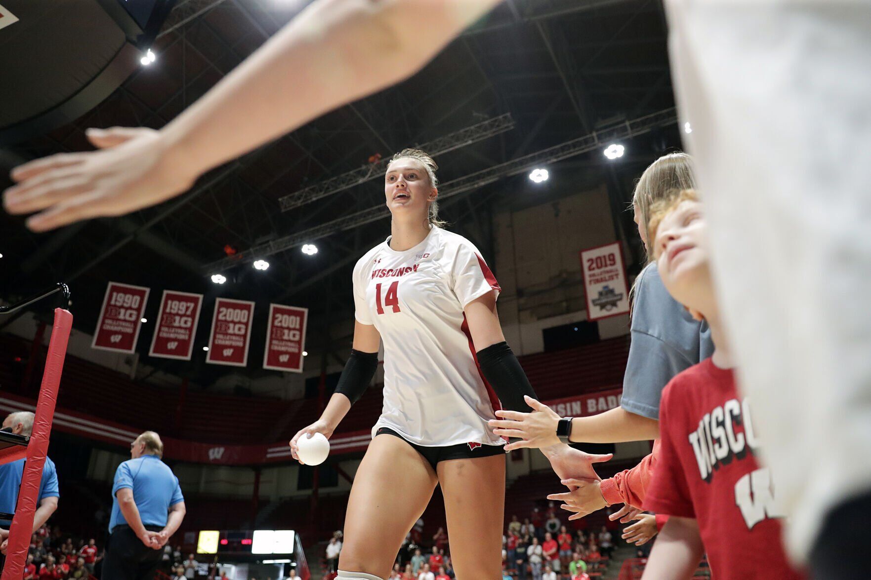 082022uwvolleyball14.JPG